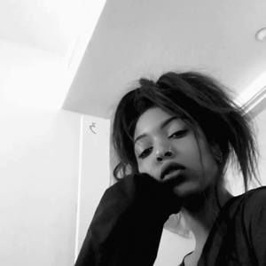 Meet your Posher, Chloe